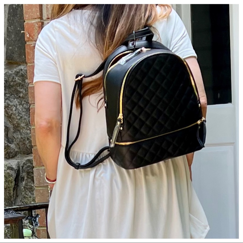 Chic and Stylish Quilted backpack - Picture 3 of 9
